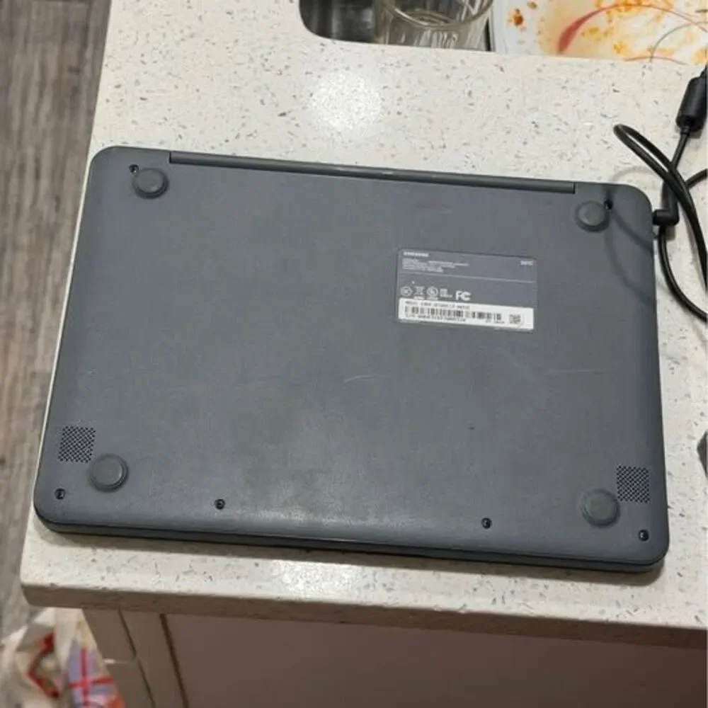 Samsung Chromebook 3 XE500C13-K02US laptop.